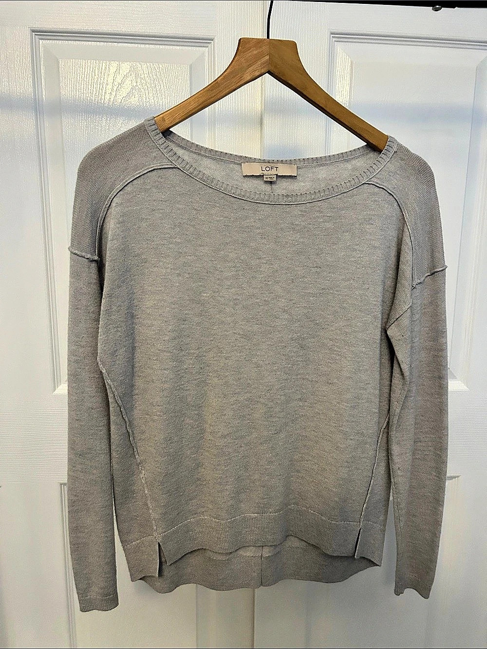 LOFT Crew Neck Sweater in Gray Size XS Like New